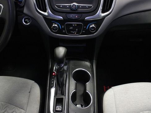 Used 2022 Chevrolet Equinox LS w/ LS Convenience Package AWD/4WD image 19