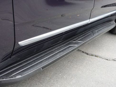 Used 2024 GMC Yukon XL Denali image 9