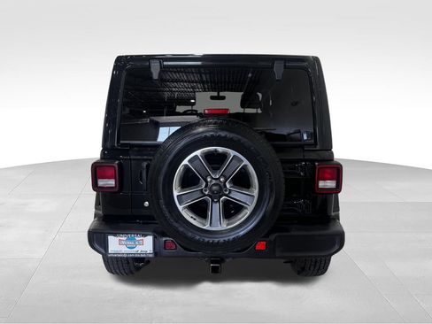 Used 2019 Jeep Wrangler Unlimited Sahara w/ Uconnect 4C Nav & Sound Group AWD/4WD image 25