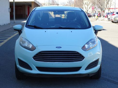 Used 2017 Ford Fiesta SE image 2