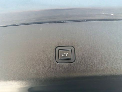 Used 2021 Chevrolet Traverse LT w/ LPO, Black Accent Package AWD/4WD image 17