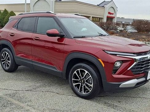 Used 2024 Chevrolet TrailBlazer LT image 2