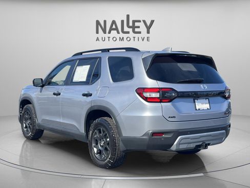 Certified 2025 Honda Pilot TrailSport image 3