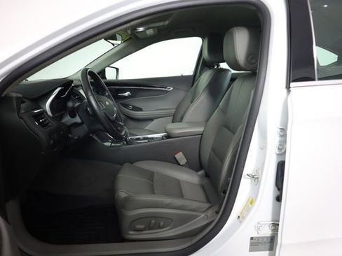 Used 2015 Chevrolet Impala LT FWD image 26