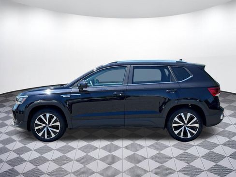 Used 2023 Volkswagen Taos SE AWD/4WD image 2