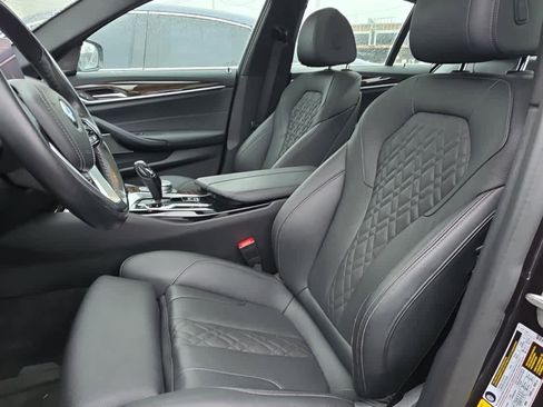 Used 2022 BMW 530i xDrive w/ Premium Package image 11