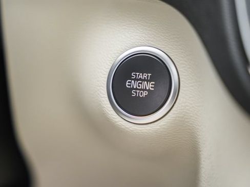 Certified 2023 Volvo XC40 B5 Ultimate w/ Protection Package Premier AWD/4WD image 29