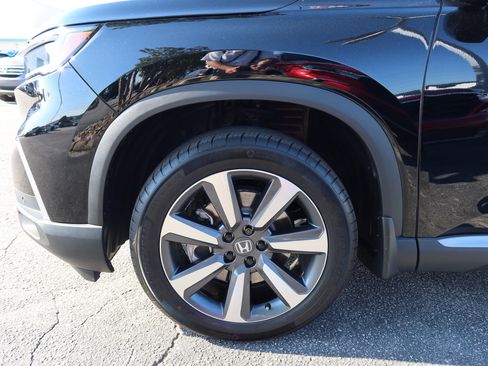 Certified 2025 Honda Pilot Touring image 11