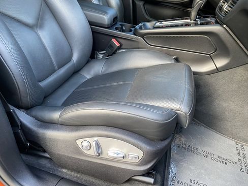 Used 2022 Porsche Macan image 38