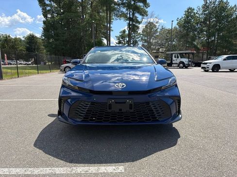 Used 2025 Toyota Camry SE w/ Convenience Package FWD image 3
