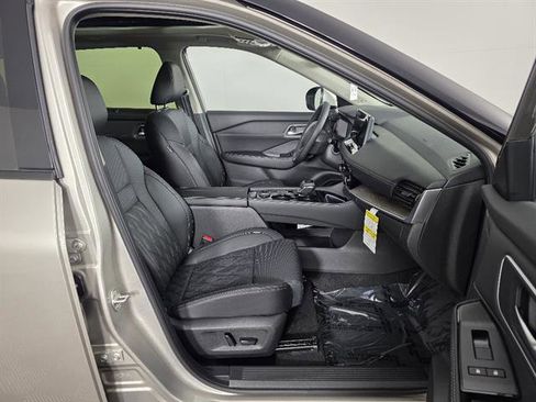 New 2026 Nissan Rogue Platinum AWD/4WD image 13