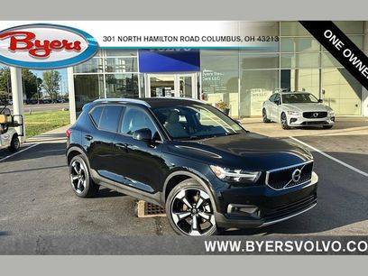 Used 2022 Volvo XC40 T5 Momentum w/ Premium Package