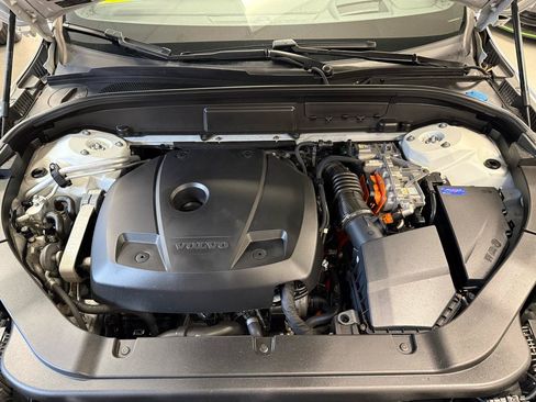 Used 2019 Volvo XC60 T8 R-Design w/ Advanced Package AWD/4WD image 22