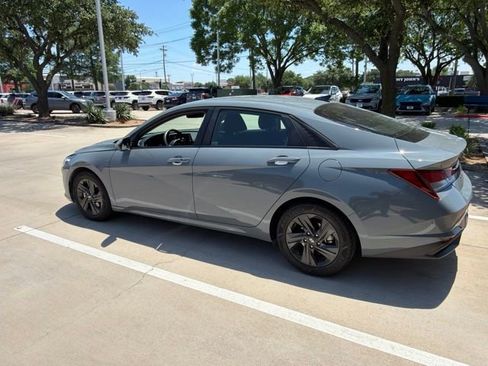 Used 2022 Hyundai Elantra SEL w/ Cargo Package FWD image 4