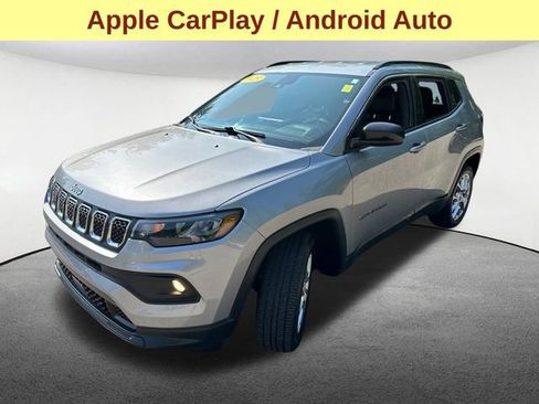 Used 2023 Jeep Compass Latitude AWD/4WD image 5