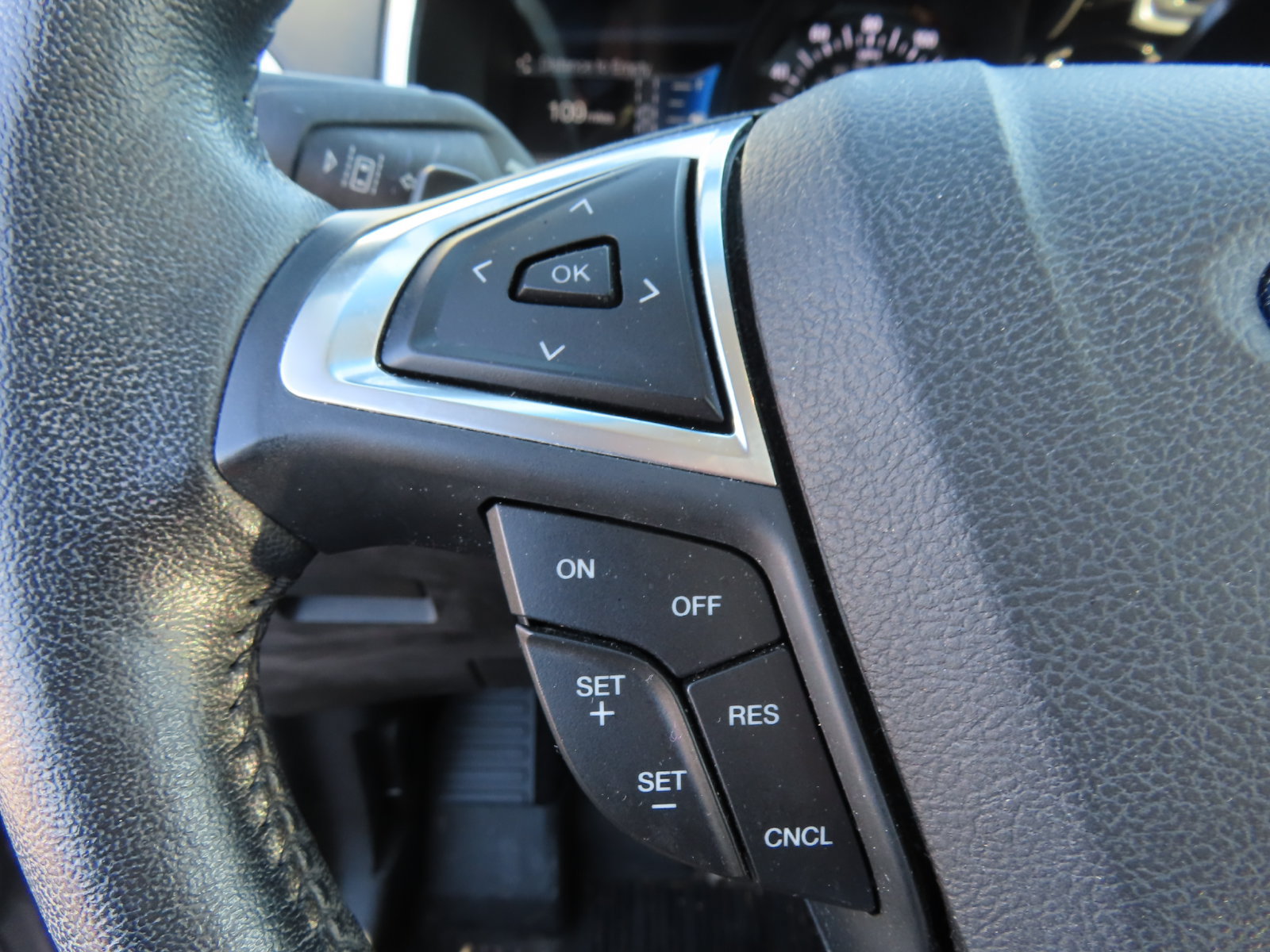 Used 2017 Ford Edge Titanium w/ Equipment Group 302A AWD/4WD image 19