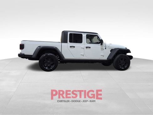 Used 2023 Jeep Gladiator Mojave w/ Cold Weather Group AWD/4WD image 6