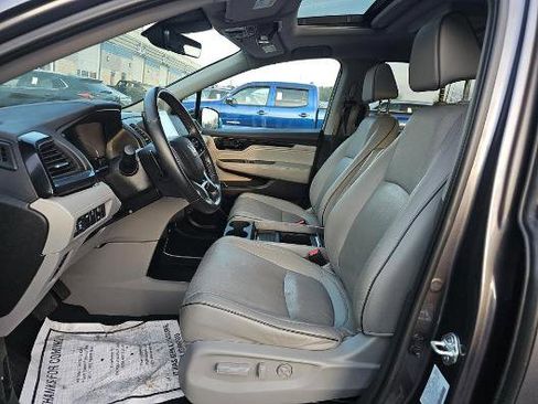 Used 2023 Honda Odyssey Elite image 3