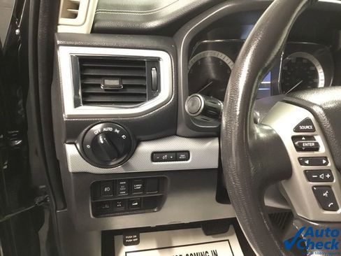 Used 2019 Nissan Titan PRO-4X w/ Pro-4x Convenience Package AWD/4WD image 24