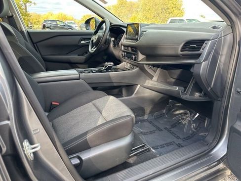 Used 2024 Nissan Rogue SV image 35