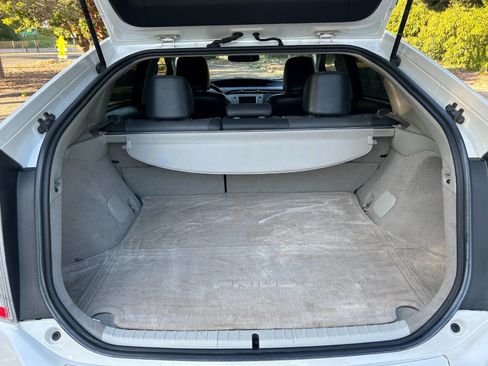 Used 2013 Toyota Prius Four w/ Deluxe Solar Roof Pkg FWD image 31