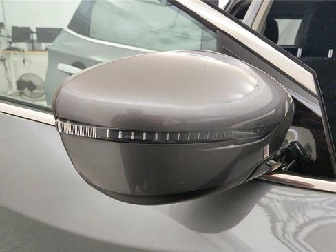 Used 2018 Nissan Murano S AWD/4WD image 18