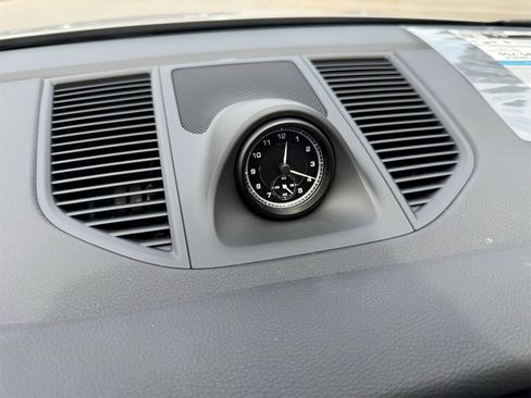 New 2025 Porsche Macan image 32