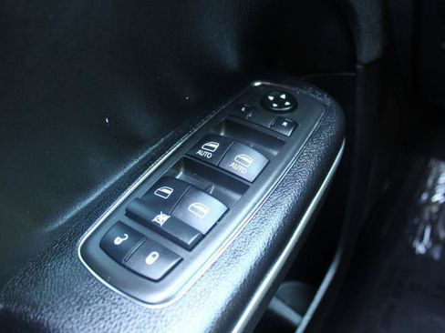 Used 2021 Dodge Charger SXT w/ Leather Interior Group RWD image 18