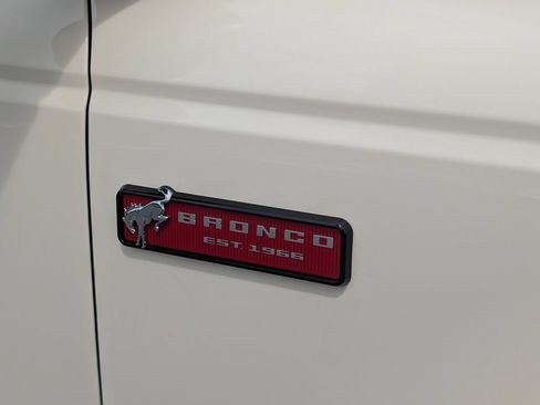 New 2026 Ford Bronco Outer Banks w/ Sasquatch Package AWD/4WD image 17