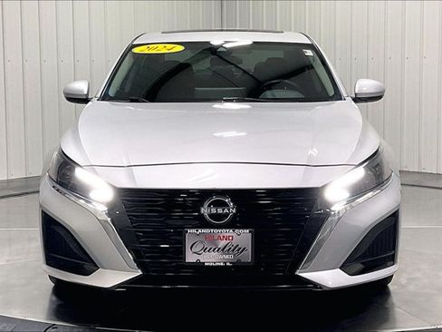 Used 2024 Nissan Altima 2.5 SV w/ SV Premium Package FWD image 2