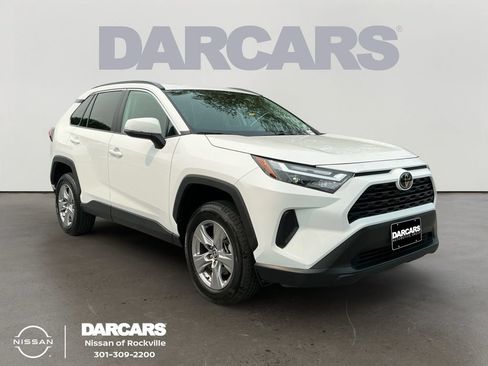 Used 2025 Toyota RAV4 XLE AWD/4WD image 1