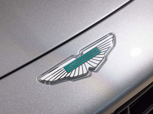 Used 2025 Aston Martin V8 Vantage Coupe image 17