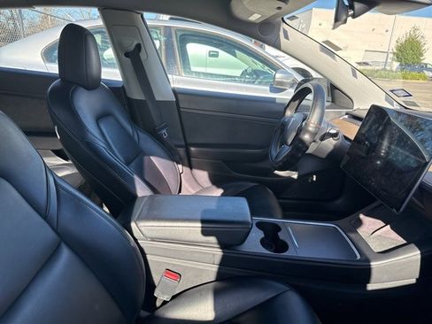 Used 2021 Tesla Model 3 Standard Range Plus image 3