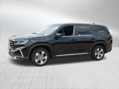 Used 2025 Honda Pilot EX-L image 3