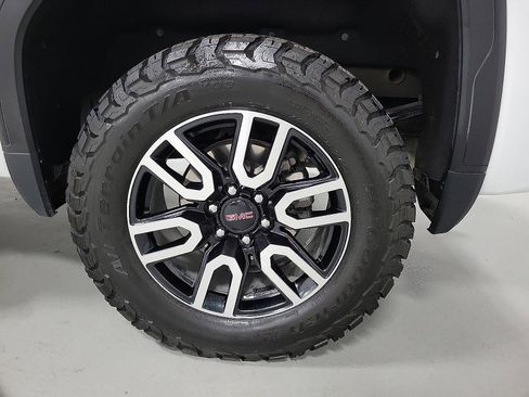 Used 2023 GMC Sierra 1500 AT4 w/ AT4 Premium Package image 8