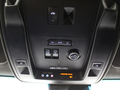 Used 2019 Cadillac Escalade ESV Platinum AWD/4WD image 18