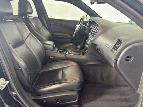 Used 2017 Dodge Charger SXT w/ Plus Group RWD image 40