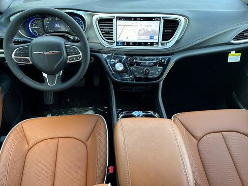 New 2026 Chrysler Pacifica Pinnacle image 10