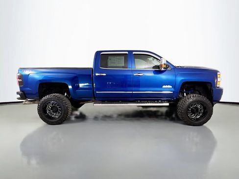 Used 2019 Chevrolet Silverado 2500 High Country AWD/4WD image 9