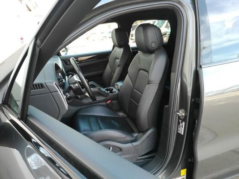 Used 2020 Porsche Cayenne image 14