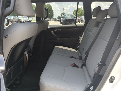 Used 2023 Lexus GX 460 w/ Black Line Special Edition AWD/4WD image 12