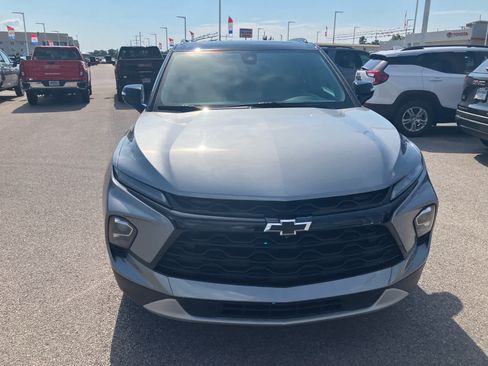 Used 2023 Chevrolet Blazer LT w/ Sound & Technology Package FWD image 2