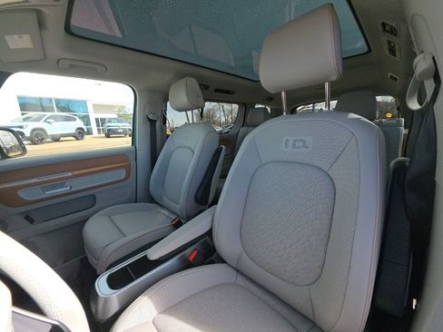 New 2025 Volkswagen ID. Buzz 1st Edition image 11