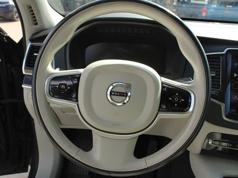 Used 2018 Volvo XC90 T6 Momentum w/ Momentum Plus Package AWD/4WD image 14