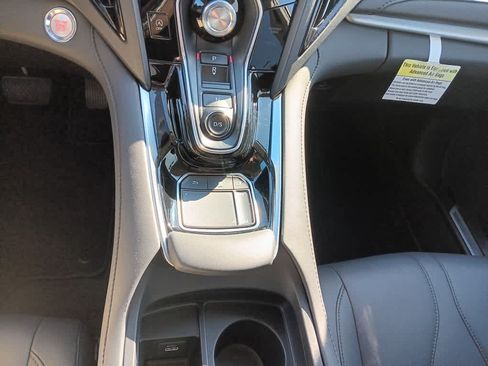 Used 2024 Acura RDX SH-AWD image 28