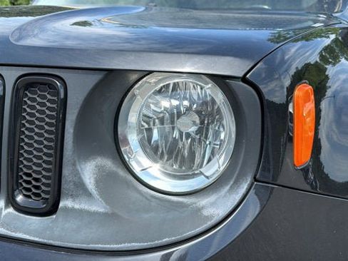 Used 2016 Jeep Renegade Latitude AWD/4WD image 9