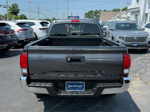 Used 2019 Toyota Tacoma SR5 w/ SR5 Appearance Package (SM) RWD image 4