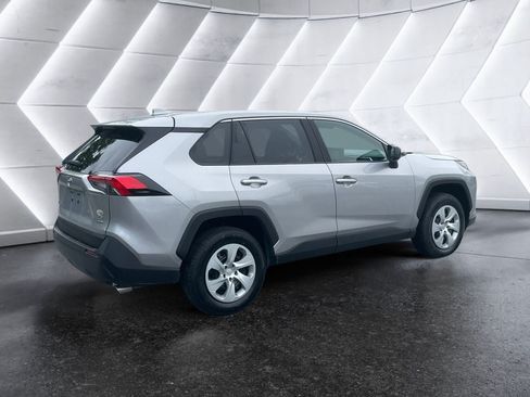 Used 2022 Toyota RAV4 LE AWD/4WD image 7