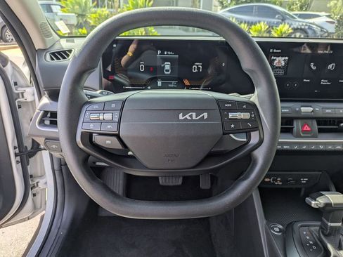 Used 2025 Kia K4 LXS image 18