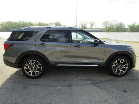 Used 2025 Ford Explorer Platinum w/ Ultimate Package image 5